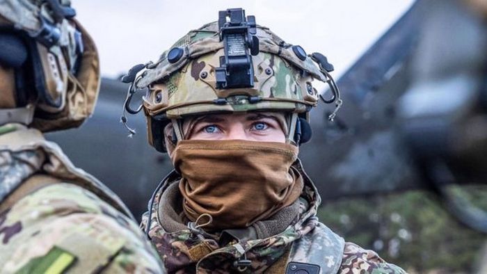 Українські юнаки за кордоном мають повернутися для військового обліку