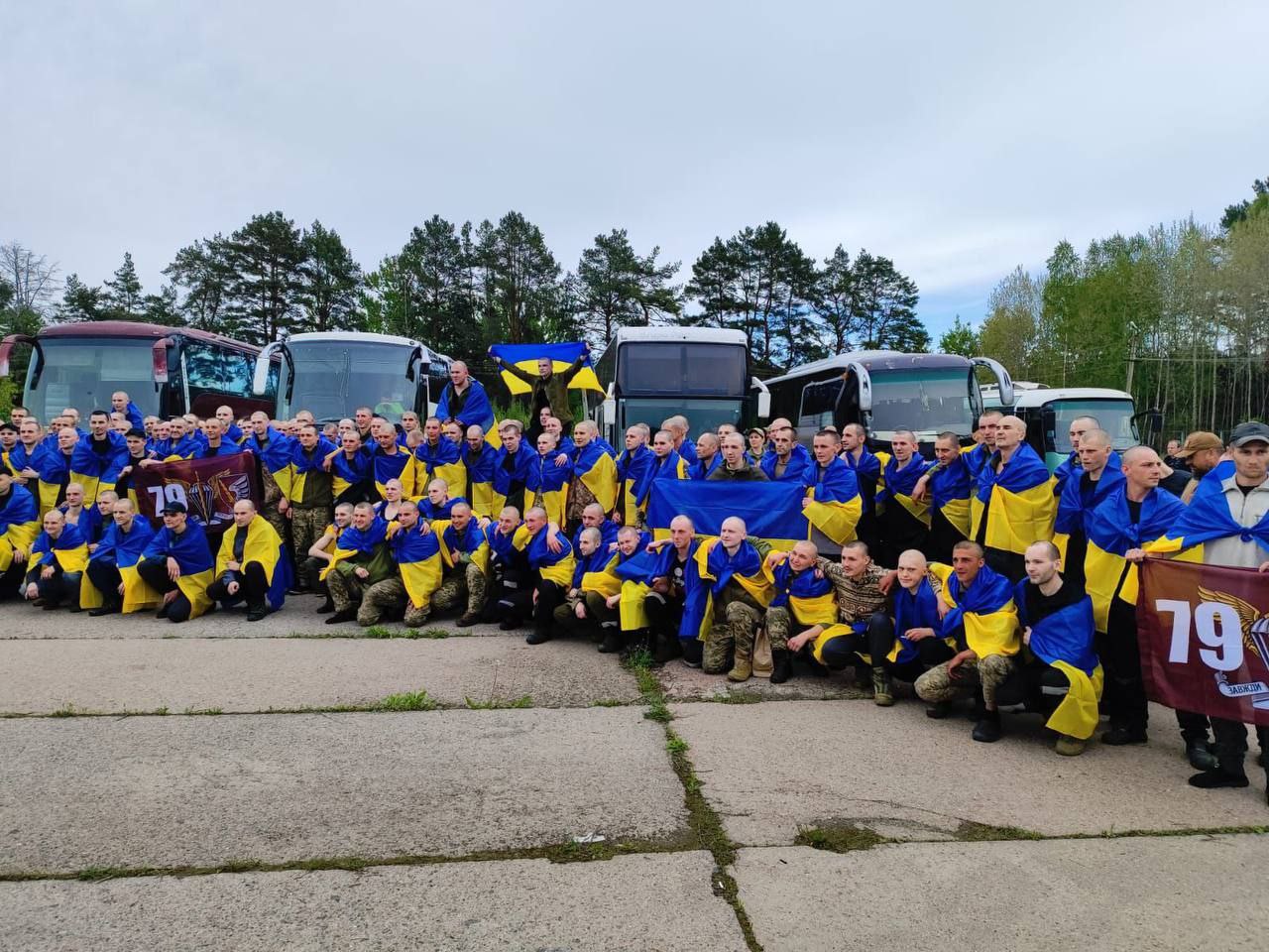 З російського полону в Україну повернулися ще 205 тепер вже колишніх бранців