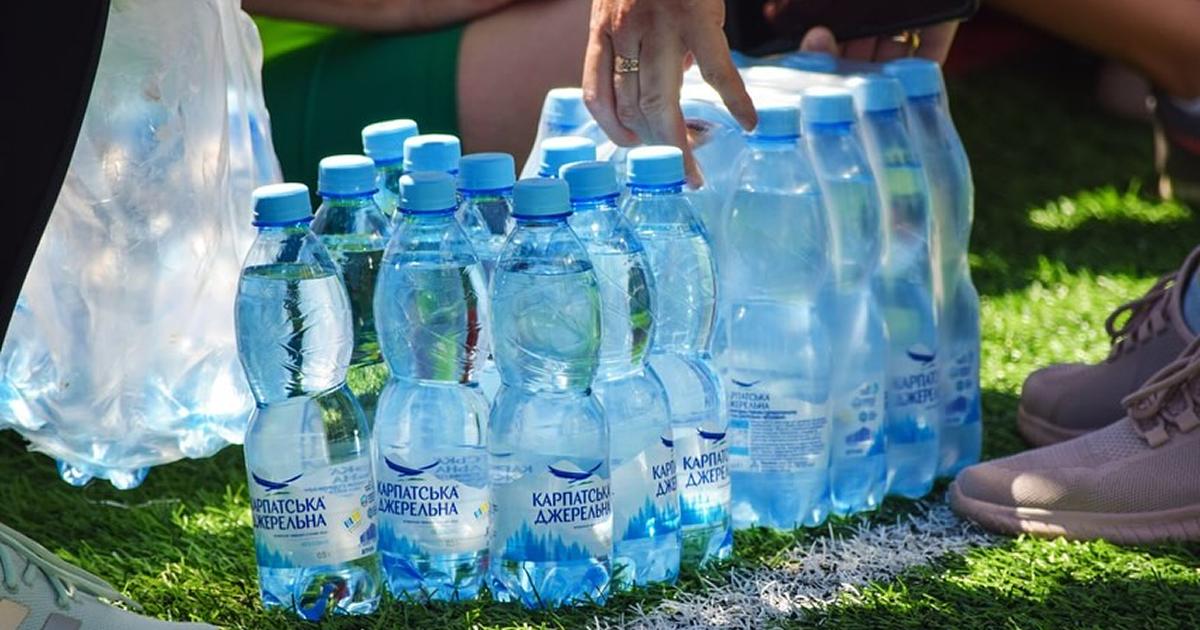 Польський харчовий гігант Maspex купує виробника «Карпатської джерельної»: що це означає для України