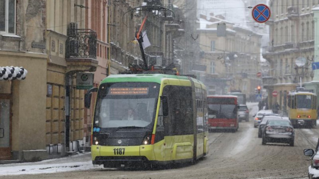 Нічний рух заради стабільності: у Львові електротранспорт працюватиме без перерв через негоду