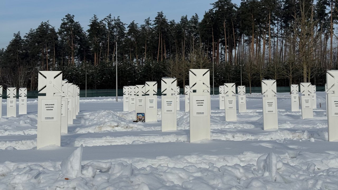 Національне військове меморіальне кладовище в Мархалівці працює попри рішення Верховного Суду