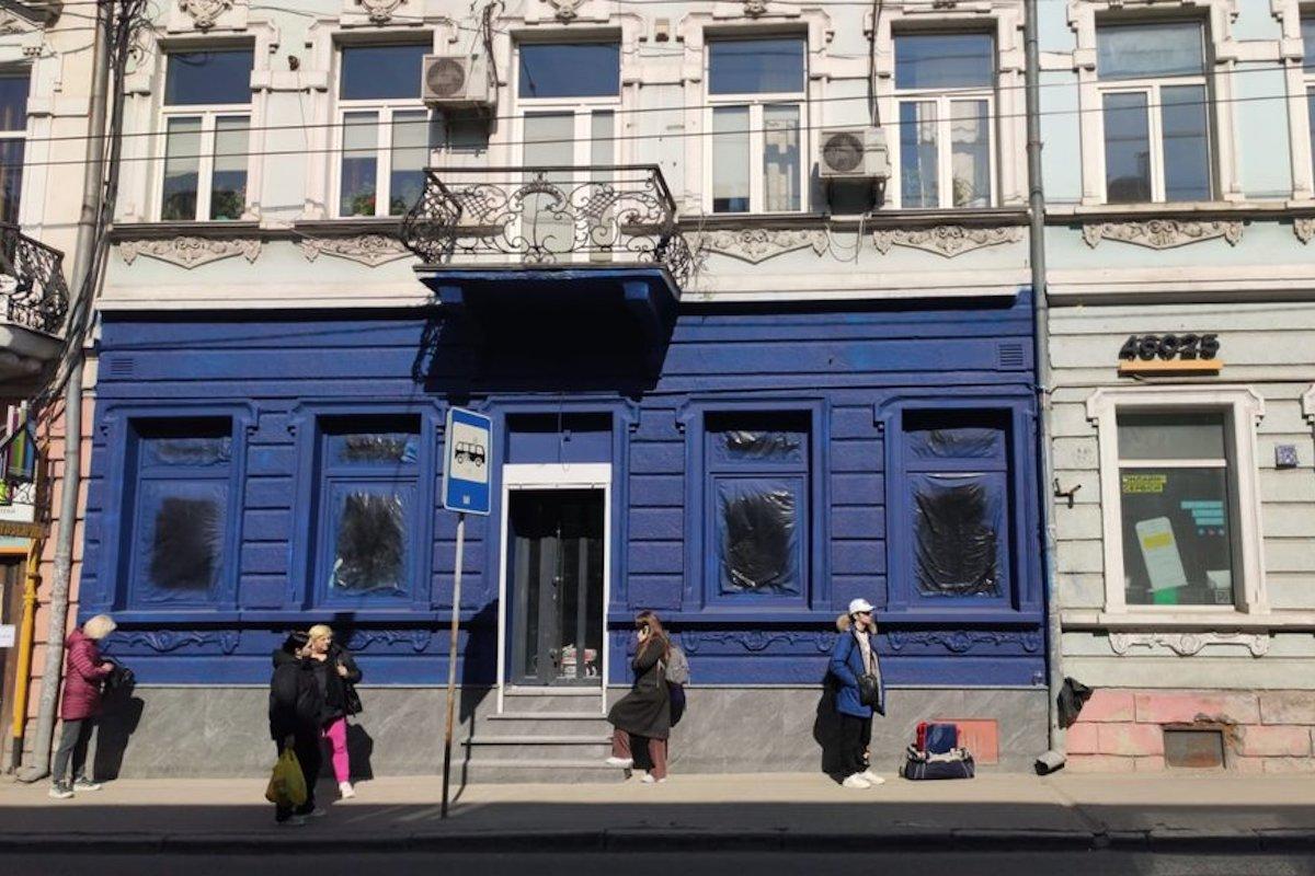 Скандал у центрі Тернополя: історичну будівлю перефарбували без дозволів
