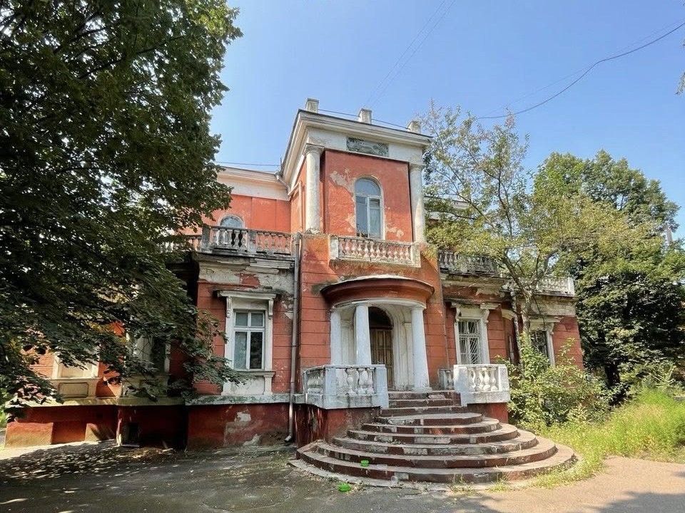 В Одесі знесли історичну дачу Мандражі: активісти заявляють про типову схему забудови
