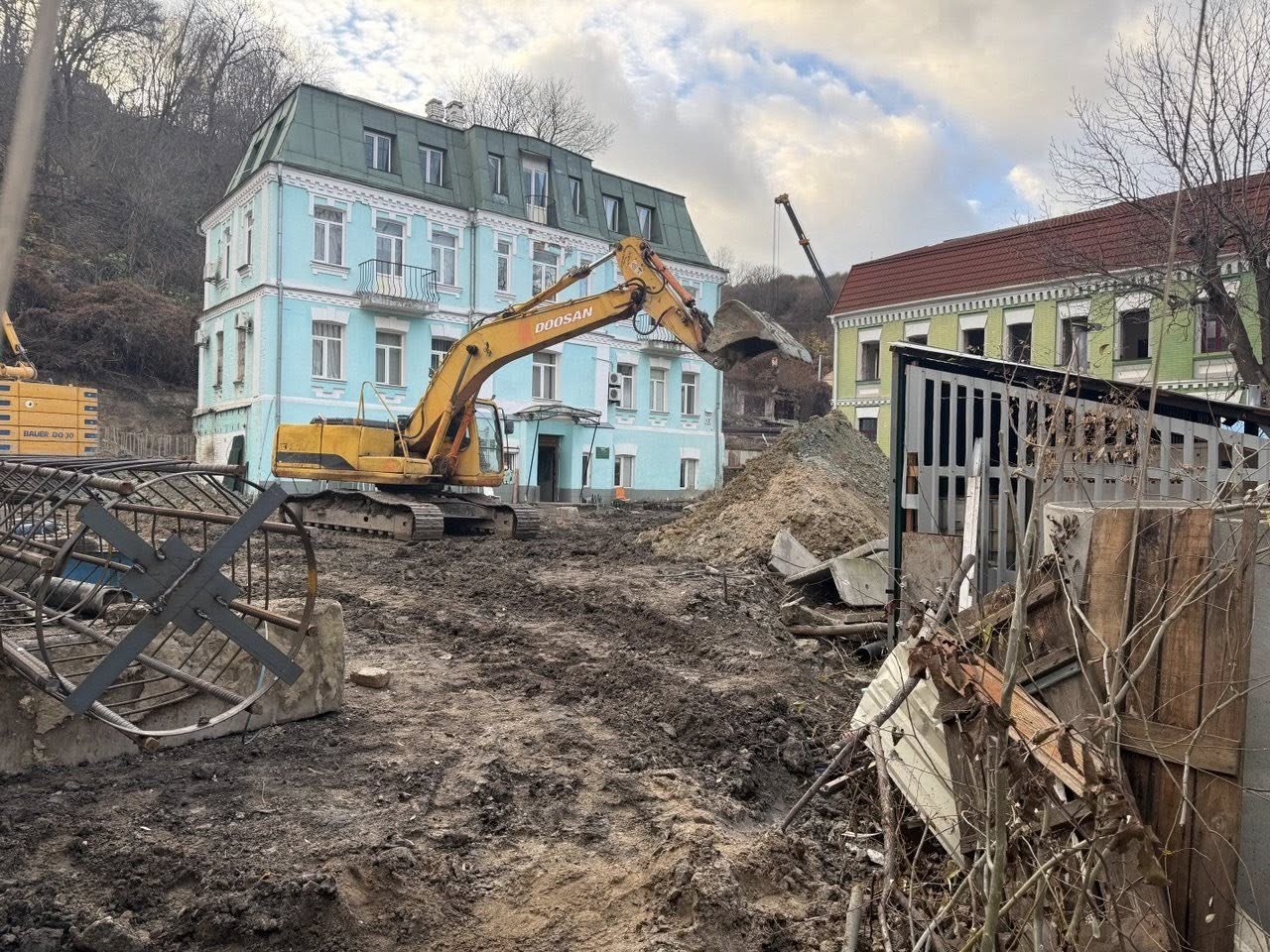 Суд зняв арешт із ділянок на Подолі: історична забудова біля Кирилівської знову опинилася під загрозою