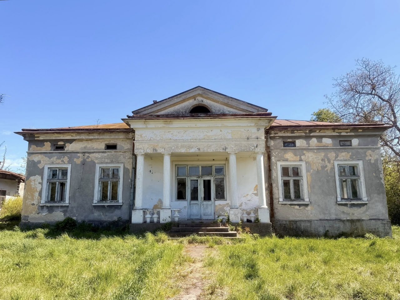 «Спадщина.UA» купила віллу лікаря Романа Мотлюка в Радехові: історична будівля отримала шанс на відродження