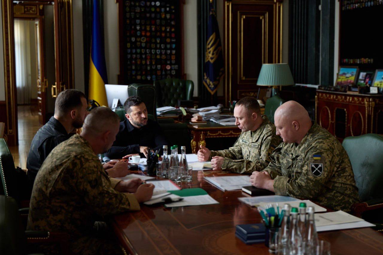 Зеленський анонсував кадрові зміни у ЗСУ: готують нові рішення для найгарячіших напрямків